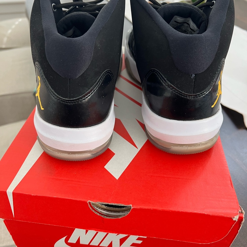 Air Jordan Max Aura Black and Gold - Picture 5 of 5